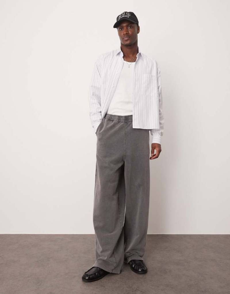 ASOS DESIGN - Jogginghose in verwaschenem Schwarz in Ballonoptik mit Ziernähten-Grau von ASOS DESIGN