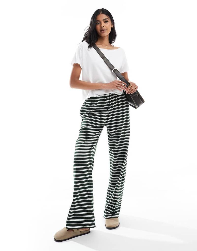 ASOS DESIGN - Jogginghose mit geradem Schnitt in Grün gestreift, Kombiteil-Bunt von ASOS DESIGN