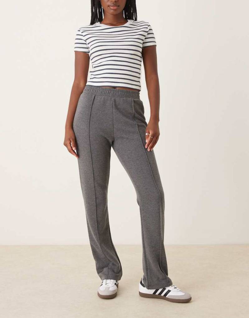 ASOS DESIGN - Jogginghose zum Reinschlüpfen mit engem Schnitt in Anthrazit-Grau von ASOS DESIGN