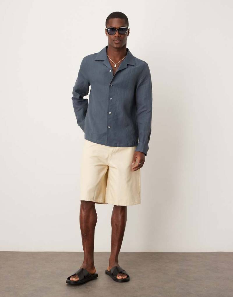 ASOS DESIGN - Lange Shorts aus Canvas in Ecru-Neutral von ASOS DESIGN