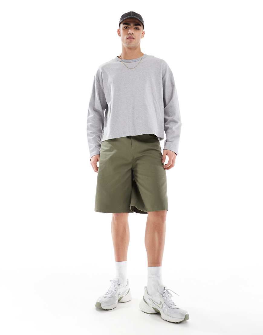 ASOS DESIGN - Lange Shorts aus Canvas in Khaki-Grün von ASOS DESIGN