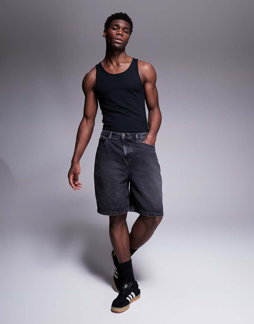 ASOS DESIGN - Jeans-Jorts in normaler Länge in verwaschenem Schwarz von ASOS DESIGN