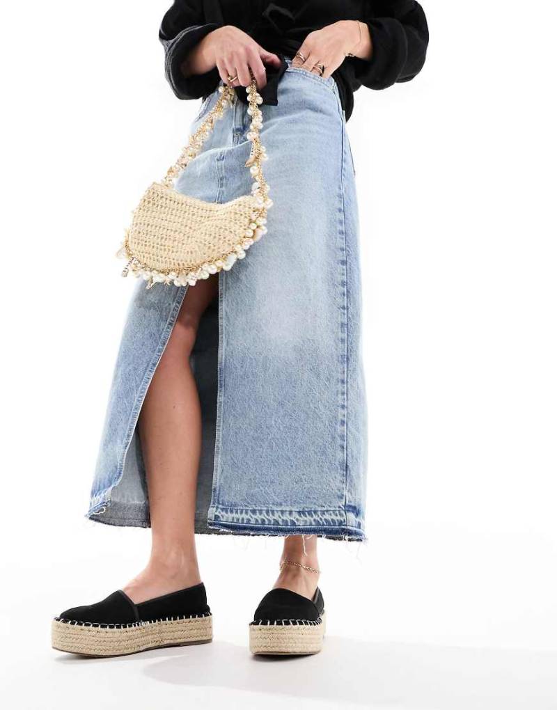 ASOS DESIGN - Journal - Espadrilles in Schwarz mit flacher Plateausohle von ASOS DESIGN