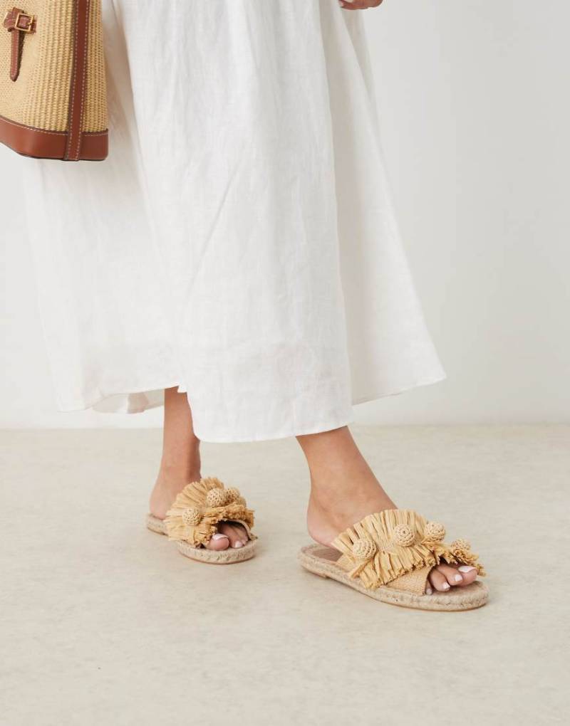 ASOS DESIGN - Jovie - Espadrilles-Mules in Natur aus Bast mit Pompom-Details-Neutral von ASOS DESIGN