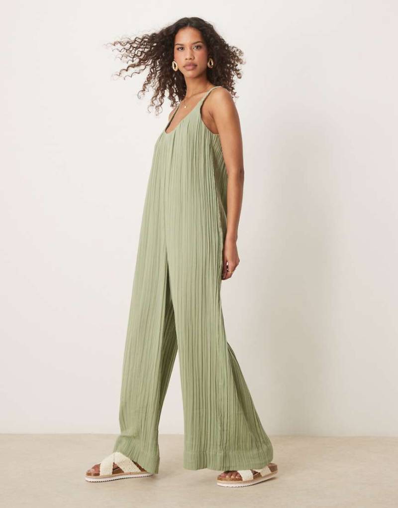 ASOS DESIGN - Jumpsuit aus doppellagigem Stoff in Khaki mit geflochtenen Schulterträgern und U-Ausschnitt-Grün von ASOS DESIGN