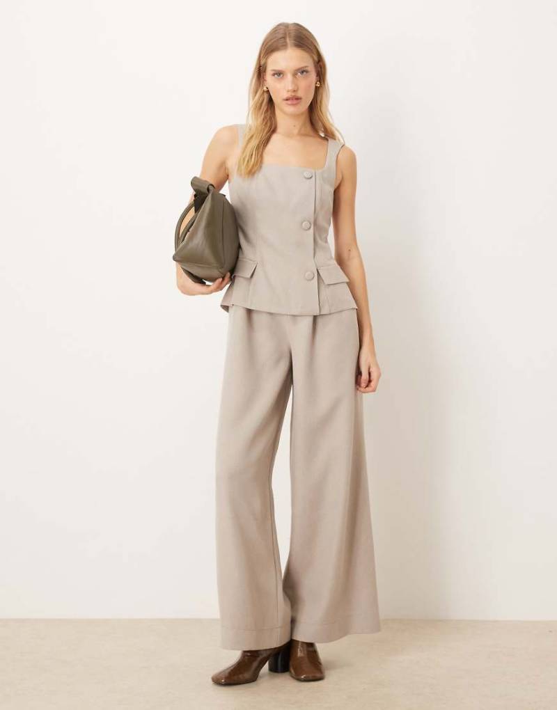 ASOS DESIGN - Jumpsuit in Grau mit Westen-Oberteil von ASOS DESIGN
