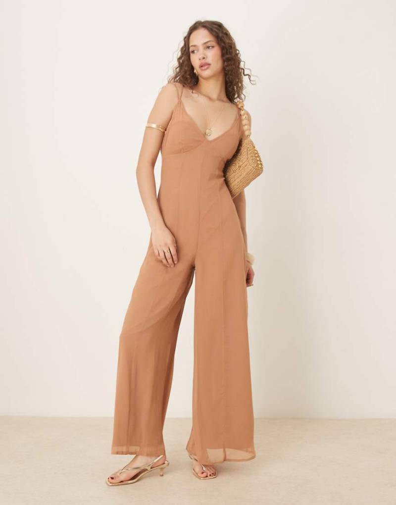 ASOS DESIGN - Jumpsuit in Mokka mit transparenten Chiffon-Stoffbahnen und V-Ausschnitt-Braun ASOS DESIGN - Jumpsuit in Mokka mit transparenten Chiffon-Stoffbahnen und V-Ausschnitt-Braun von ASOS DESIGN