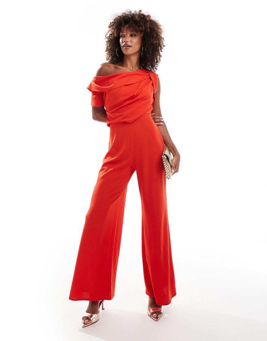 ASOS DESIGN - Jumpsuit in Rot mit abfallender Schulterpartie, gerafftem Detail und weitem Bein ASOS DESIGN - Jumpsuit in Rot mit abfallender Schulterpartie, gerafftem Detail und weitem Bein von ASOS DESIGN