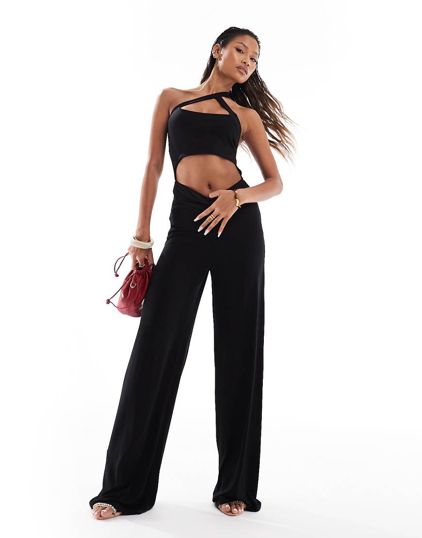 ASOS DESIGN - Jumpsuit in Schwarz mit asymmetrischem Trägerdetail und Zierausschnitt ASOS DESIGN - Jumpsuit in Schwarz mit asymmetrischem Trägerdetail und Zierausschnitt von ASOS DESIGN