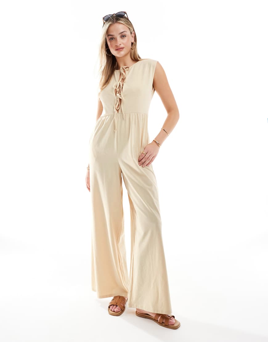 ASOS DESIGN - Jumpsuit in Stone mit Schnürung vorne und weitem Bein-Neutral ASOS DESIGN - Jumpsuit in Stone mit Schnürung vorne und weitem Bein-Neutral von ASOS DESIGN