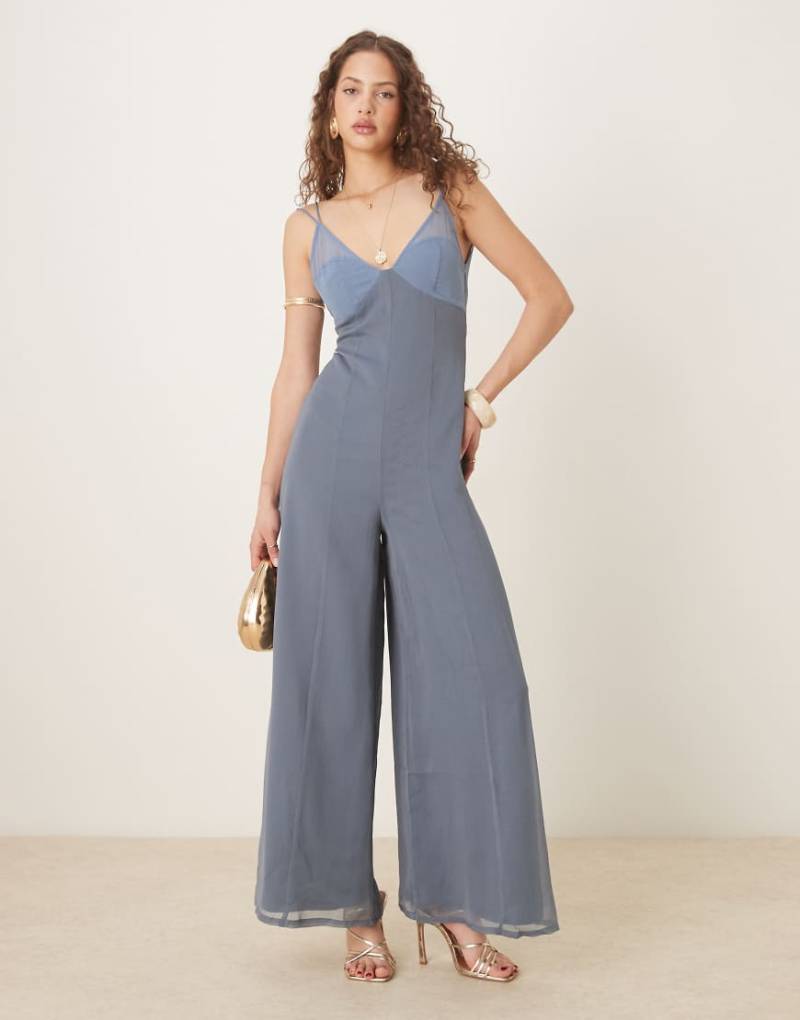 ASOS DESIGN - Jumpsuit in zweifarbigem Blau mit transparenten Chiffon-Stoffbahnen und V-Ausschnitt ASOS DESIGN - Jumpsuit in zweifarbigem Blau mit transparenten Chiffon-Stoffbahnen und V-Ausschnitt von ASOS DESIGN