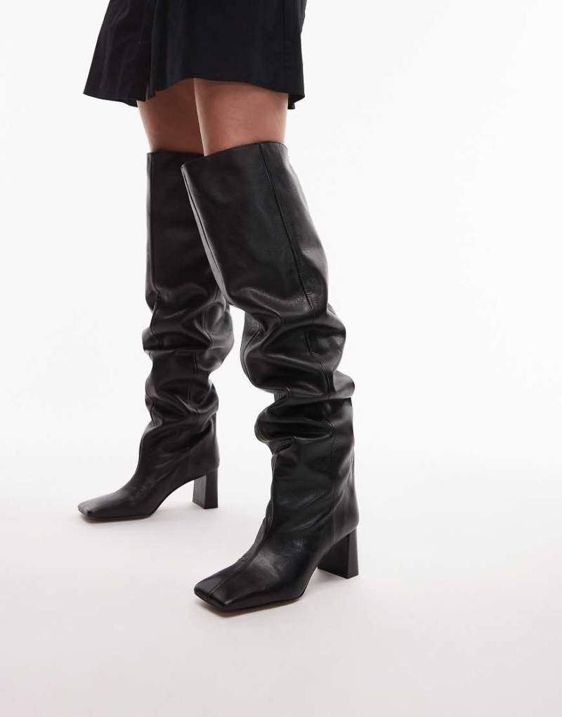 ASOS DESIGN - Kane - Weiche Overknee-Stiefel aus Leder in Schwarz mit eckiger Zehenpartie von ASOS DESIGN