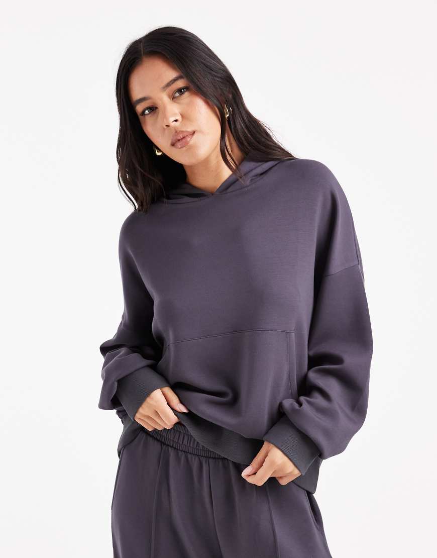 ASOS DESIGN - Kapuzenpullover aus weichem Cupro in Anthrazit-Grau ASOS DESIGN - Kapuzenpullover aus weichem Cupro in Anthrazit-Grau von ASOS DESIGN