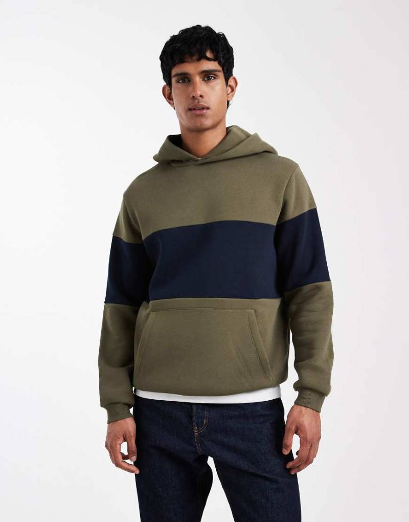 ASOS DESIGN - Kapuzenpullover in khakifarbener Waschung mit Bahnendesign mit Einsätzen-Grün von ASOS DESIGN