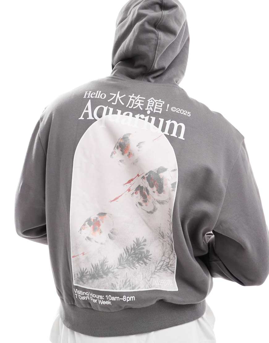 ASOS DESIGN - Kapuzenpullover mit Fotoprint auf dem Rücken in Anthrazit-Grau von ASOS DESIGN