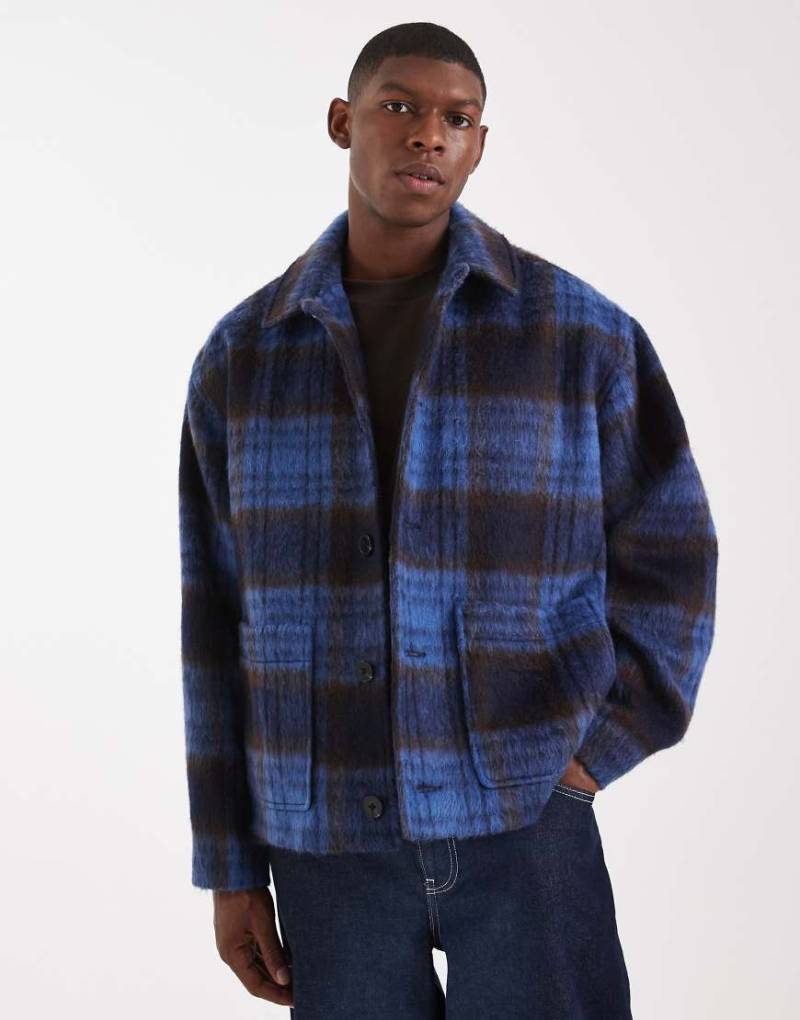 ASOS DESIGN - Karierte Oversize-Jacke in blauer Wolloptik von ASOS DESIGN