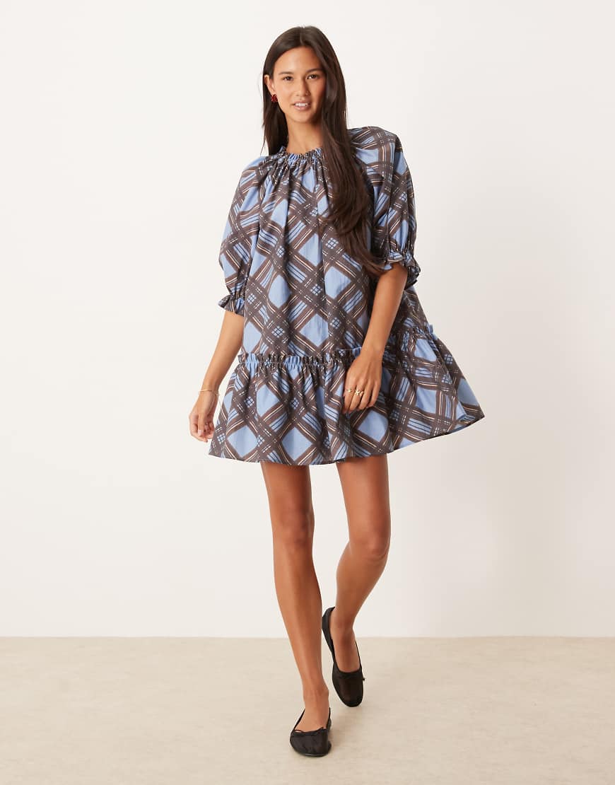 ASOS DESIGN - Kariertes Hängerkleid in Braun-Blau mit Schößchensaum-Bunt von ASOS DESIGN