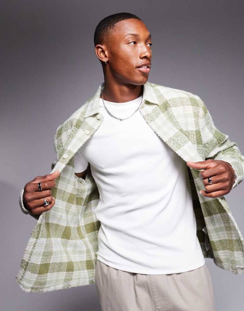 ASOS DESIGN - Kariertes Hemd in Salbeigrün mit Wolloptik und kastigem Schnitt von ASOS DESIGN