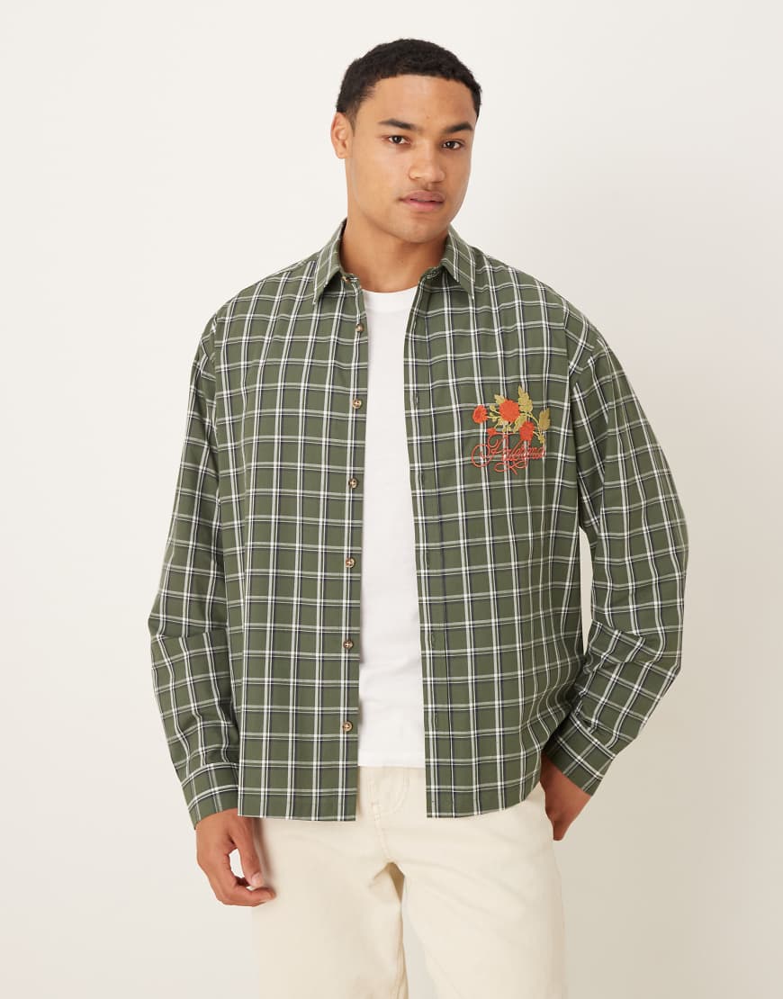 ASOS DESIGN - Kariertes Oversize-Hemd in Grün mit Stickerei auf der Brust ASOS DESIGN - Kariertes Oversize-Hemd in Grün mit Stickerei auf der Brust von ASOS DESIGN