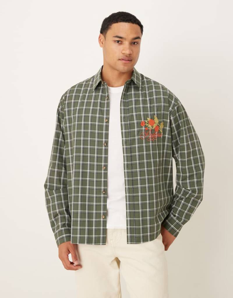 ASOS DESIGN - Kariertes Oversize-Hemd in Grün mit Stickerei auf der Brust ASOS DESIGN - Kariertes Oversize-Hemd in Grün mit Stickerei auf der Brust von ASOS DESIGN