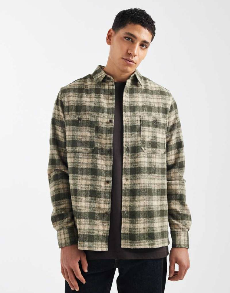 ASOS DESIGN - Angerautes Hemd in Beige und Grün kariert mit Aufnäher-Brown von ASOS DESIGN