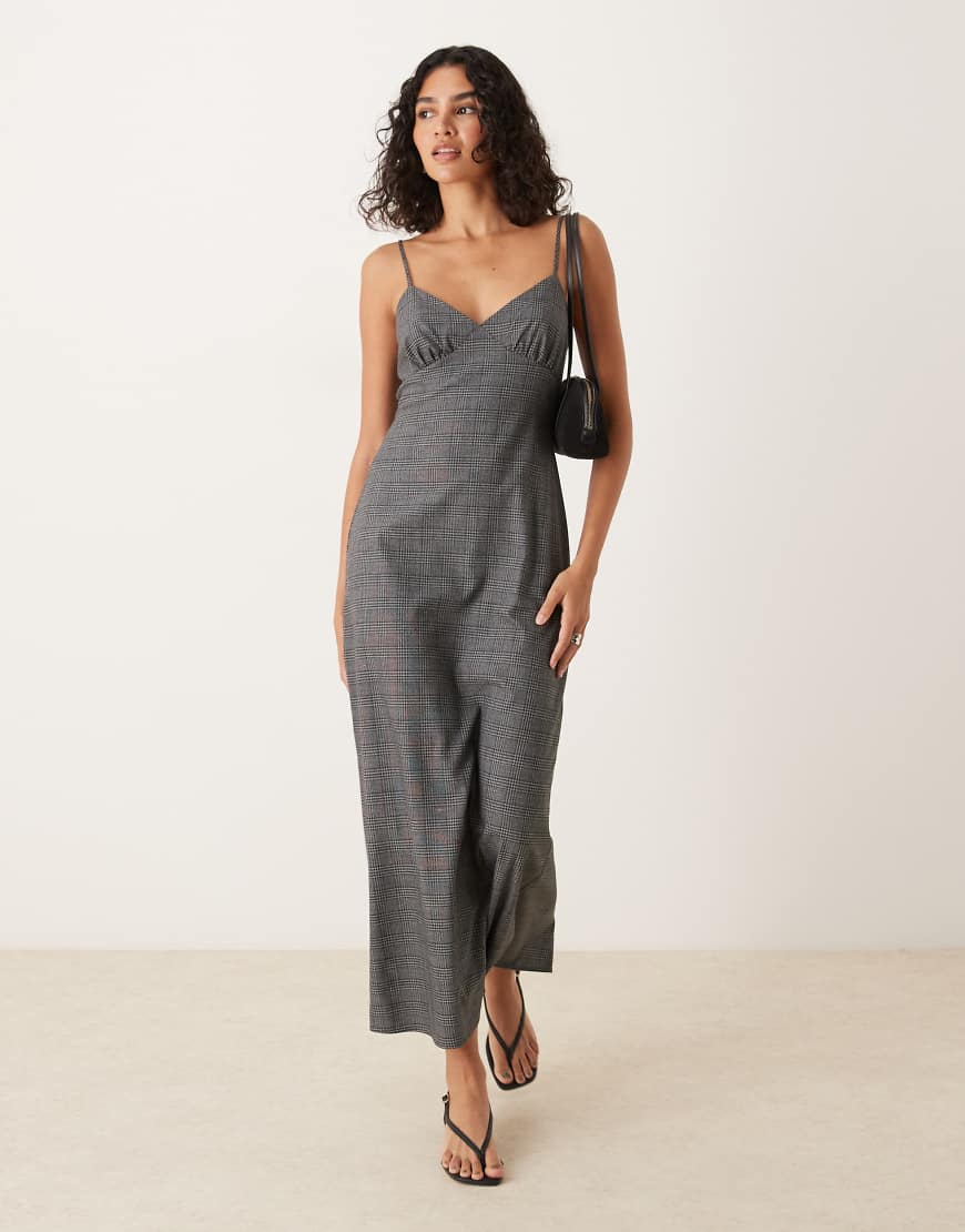 ASOS DESIGN - Kariertes Trägerkleid in Grau-Bunt von ASOS DESIGN