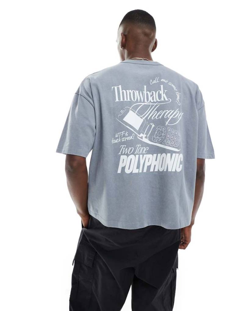 ASOS DESIGN - Kastenförmiges Oversize-T-Shirt aus schwerem Material in verwaschenem Grau mit Street-Grafik von ASOS DESIGN