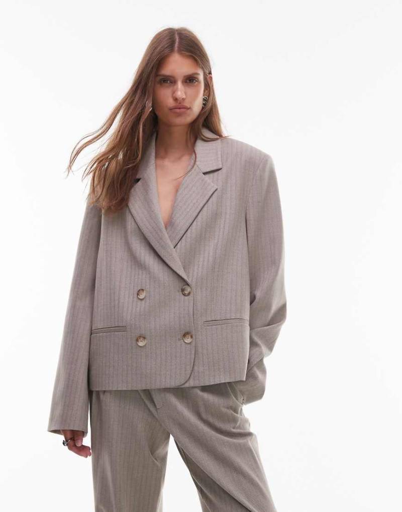 ASOS DESIGN - Kastig geschnittener Blazer in Braun mit Fischgrätmuster-Brown von ASOS DESIGN