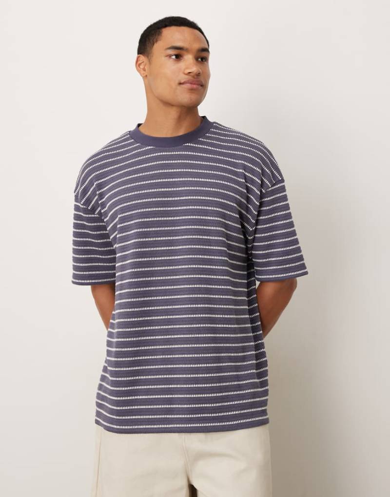 ASOS DESIGN - Oversize-T-Shirt aus schwerem Stoff mit Struktur und Streifen in Marineblau und Weiß von ASOS DESIGN
