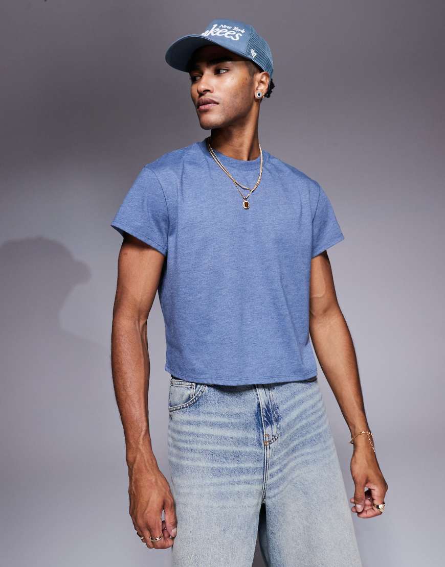 ASOS DESIGN - Kastig geschnittenes T-Shirt in überfärbtem Blau meliert mit Rundhalsausschnitt von ASOS DESIGN