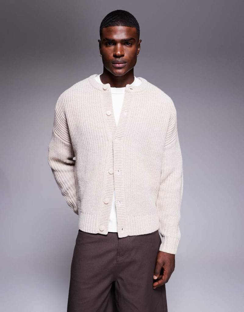 ASOS DESIGN - Kastige, schwere Oversize-Strickjacke in Beige meliert mit Rundhalsausschnitt-Neutral ASOS DESIGN - Kastige, schwere Oversize-Strickjacke in Beige meliert mit Rundhalsausschnitt-Neutral von ASOS DESIGN