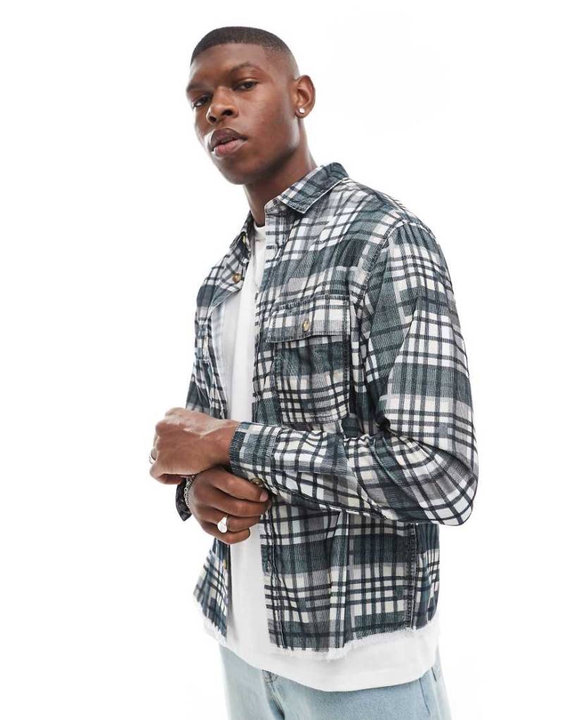 ASOS DESIGN - Kastige Cord-Hemdjacke in Grün kariert mit unbearbeitetem Saum-Schwarz von ASOS DESIGN