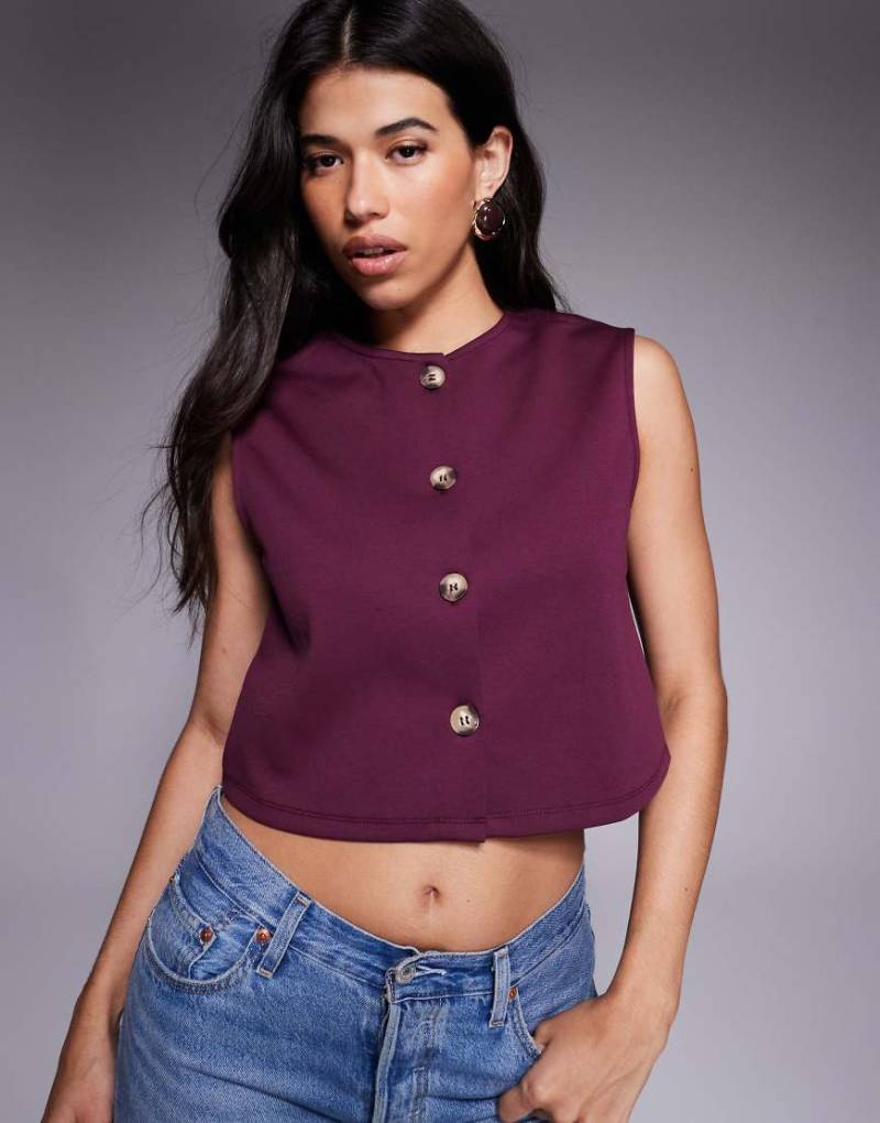ASOS DESIGN - Kastige Weste in Pflaume mit kurzem Schnitt und breiter Schulterpartie-Rot von ASOS DESIGN