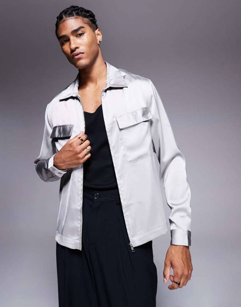 ASOS DESIGN - Kastige Hemdjacke in Grau mit aufgesetzten Taschen mit Reißverschluss von ASOS DESIGN