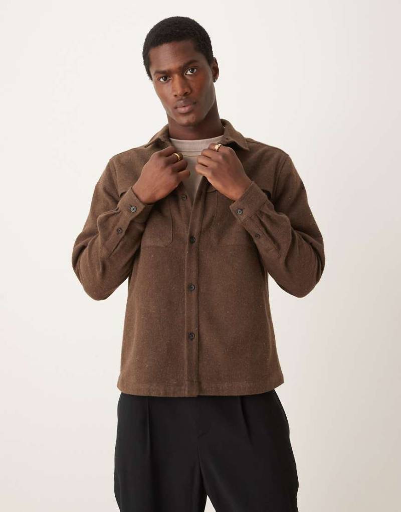 ASOS DESIGN - Kastige Hemdjacke in brauner Wolloptik von ASOS DESIGN