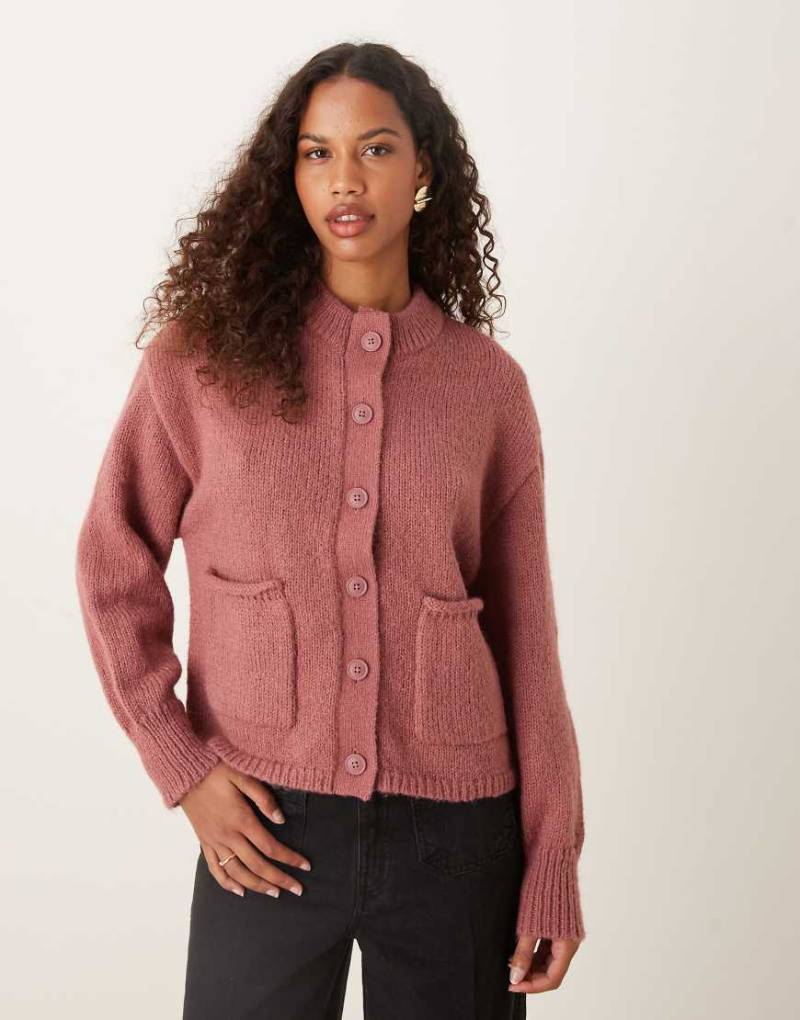 ASOS DESIGN - Kastige OVersize-Strickjacke in Staubrosa mit Taschen von ASOS DESIGN