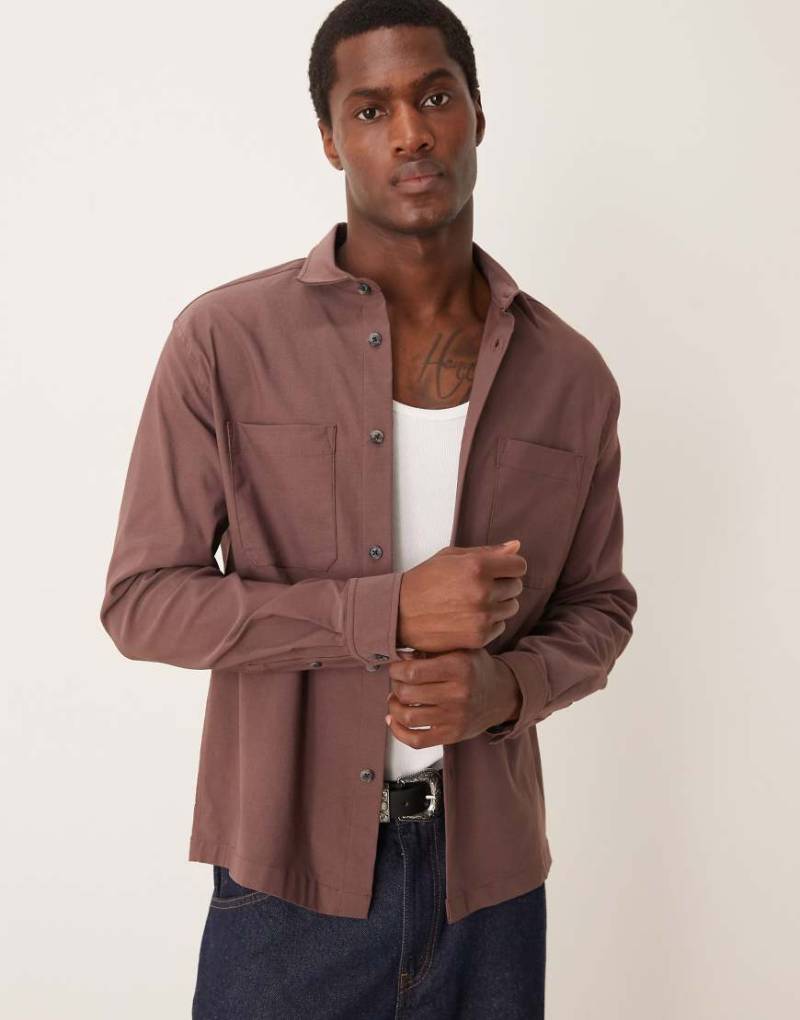 ASOS DESIGN - Kastige Oversize-Hemdjacke in Braun von ASOS DESIGN