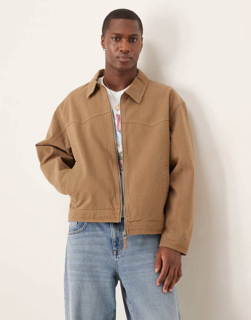 ASOS DESIGN - Kastige Oversize-Trainerjacke in Hellbraun von ASOS DESIGN