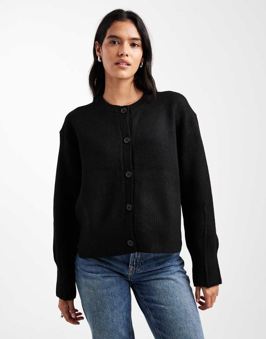 ASOS DESIGN - Kastige Strickjacke in Schwarz mit seitlichem Schlitz und Rundhalsausschnitt von ASOS DESIGN