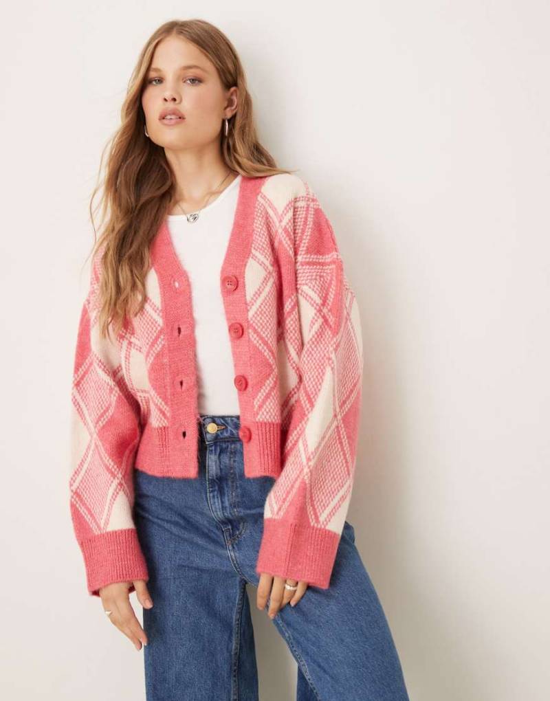 ASOS DESIGN - Kastige Strickjacke mit Rautenmuster-Rosa von ASOS DESIGN