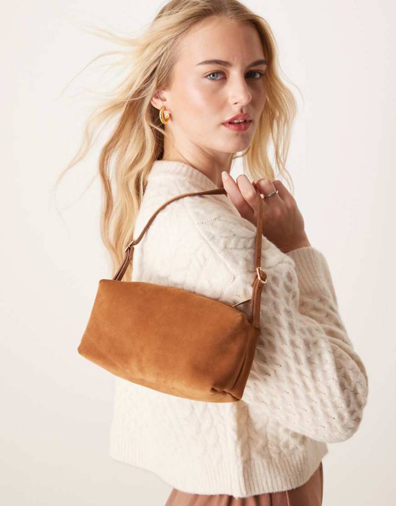 ASOS DESIGN - Kastige Wildleder-Schultertasche in Hellbraun mit Schnallendetail von ASOS DESIGN