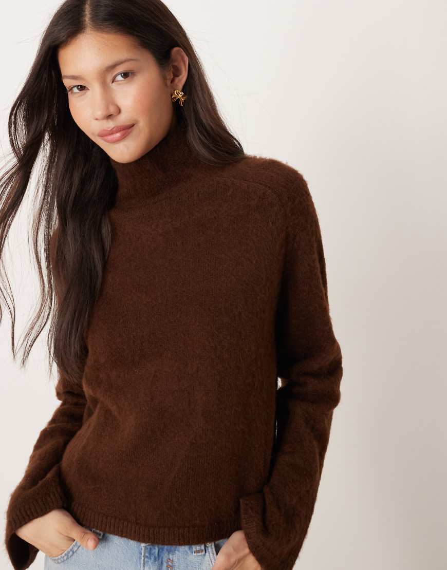 ASOS DESIGN - Kastiger, angerauter Strickpullover in Schokobraun mit Stehkragen-Brown von ASOS DESIGN