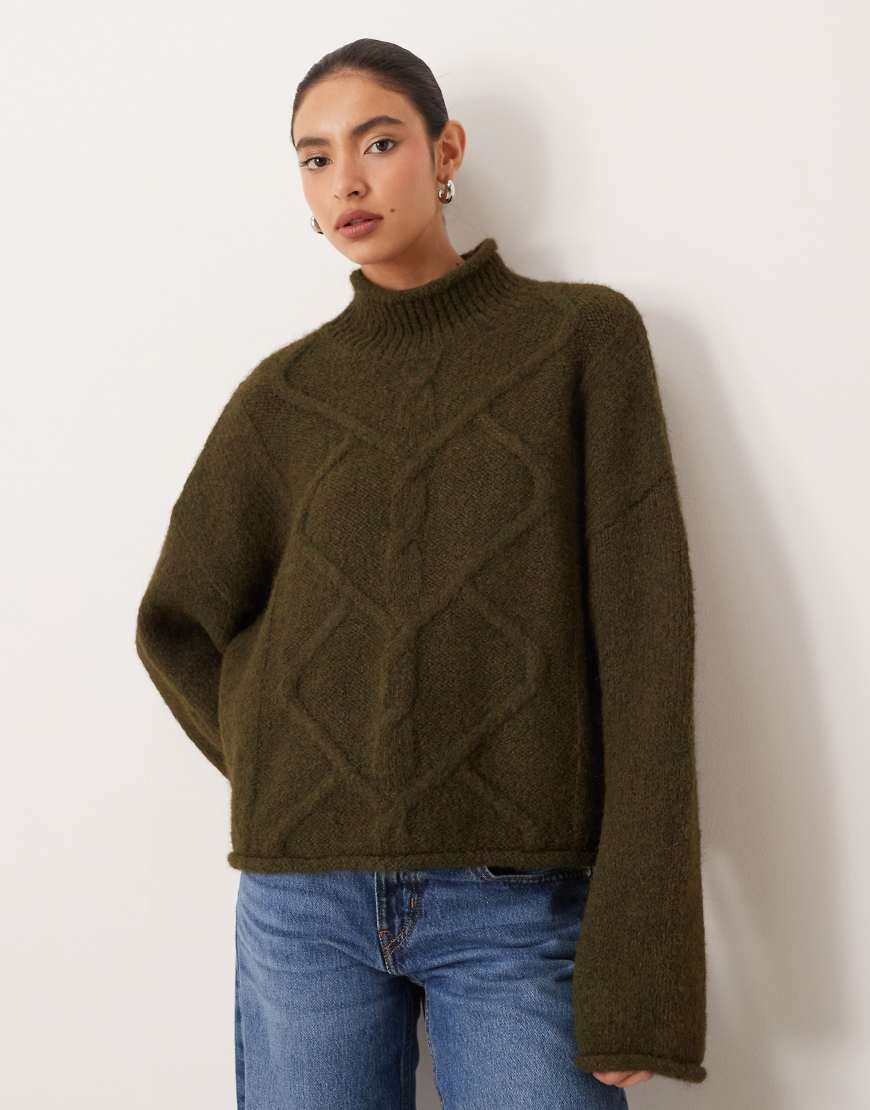 ASOS DESIGN - Kastiger, hochgeschlossener Pullover in Olivgrün mit Zopfmuster von ASOS DESIGN