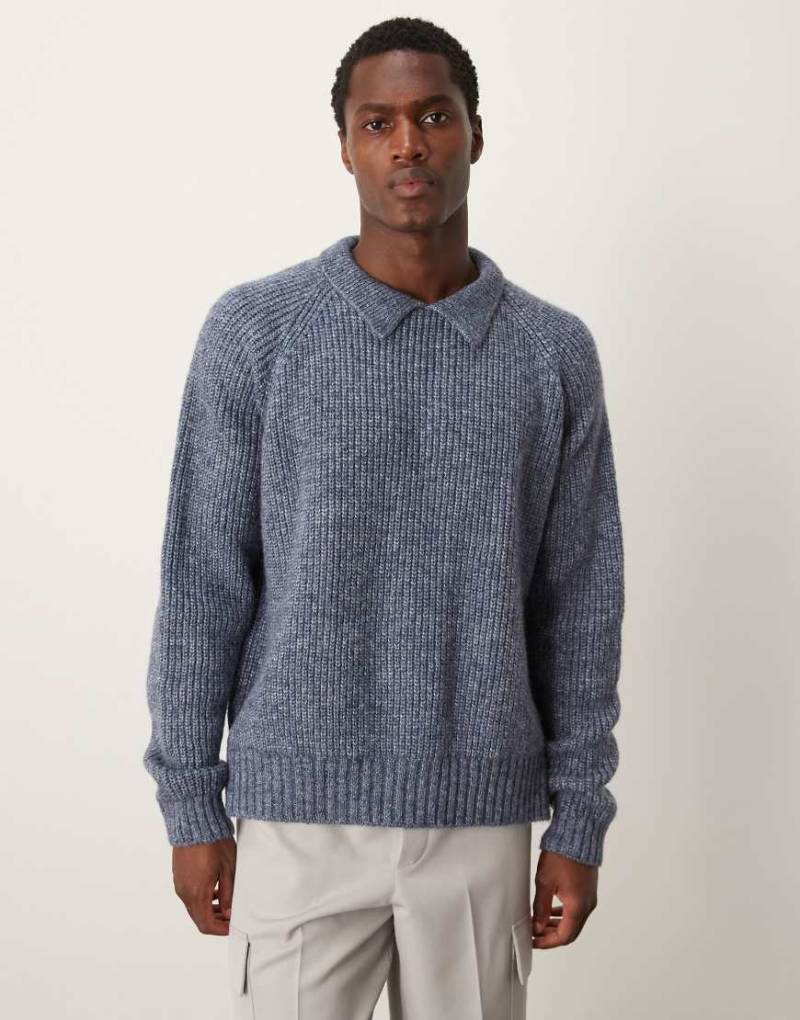 ASOS DESIGN - Kastiger, schwerer Oversize-Strickpullover aus Wollmix in meliertem Blau mit Kragen und Zopfmuster von ASOS DESIGN