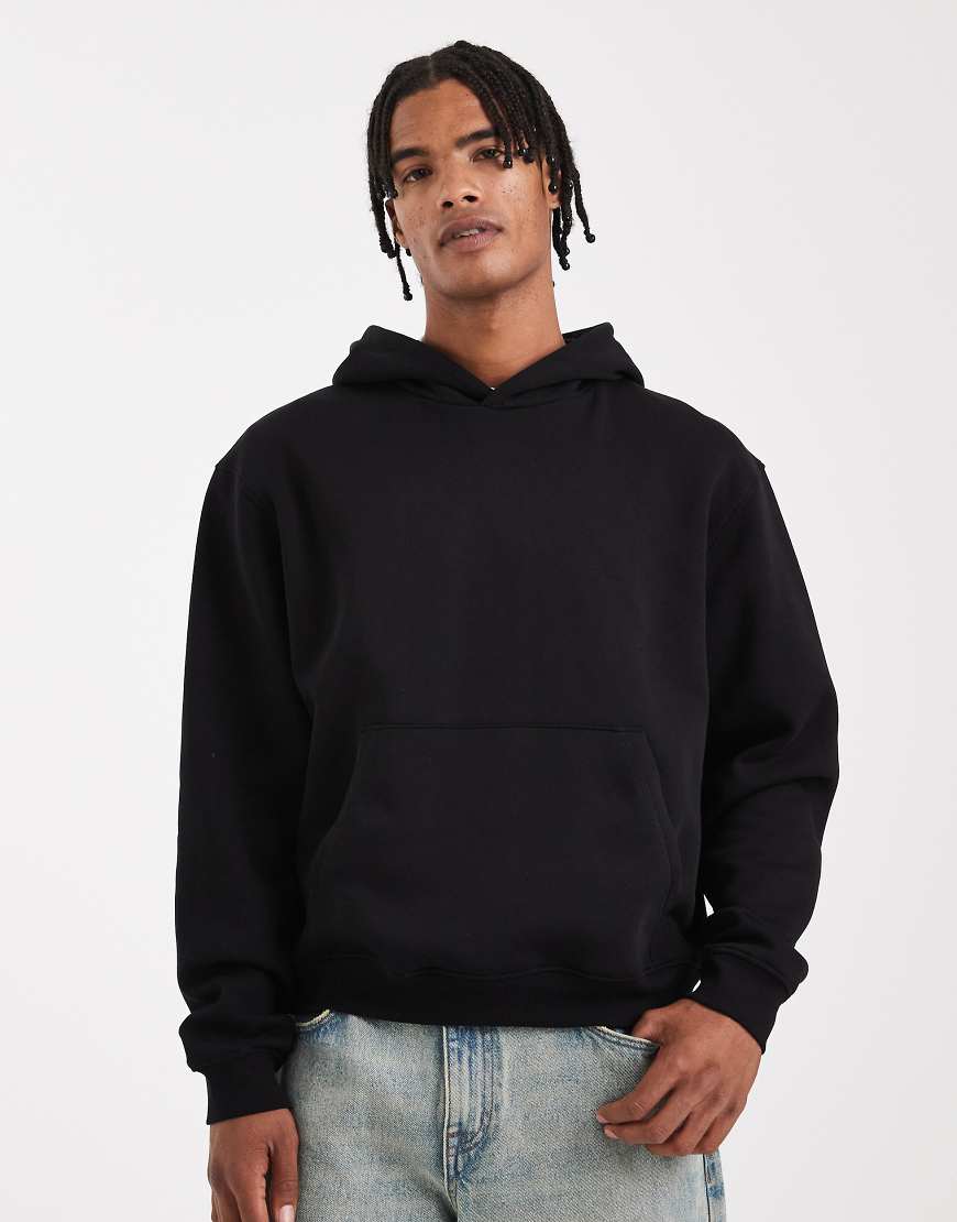 ASOS DESIGN - Kastiger Basic-Kapuzenpullover in Schwarz mit Oversize-Passform von ASOS DESIGN