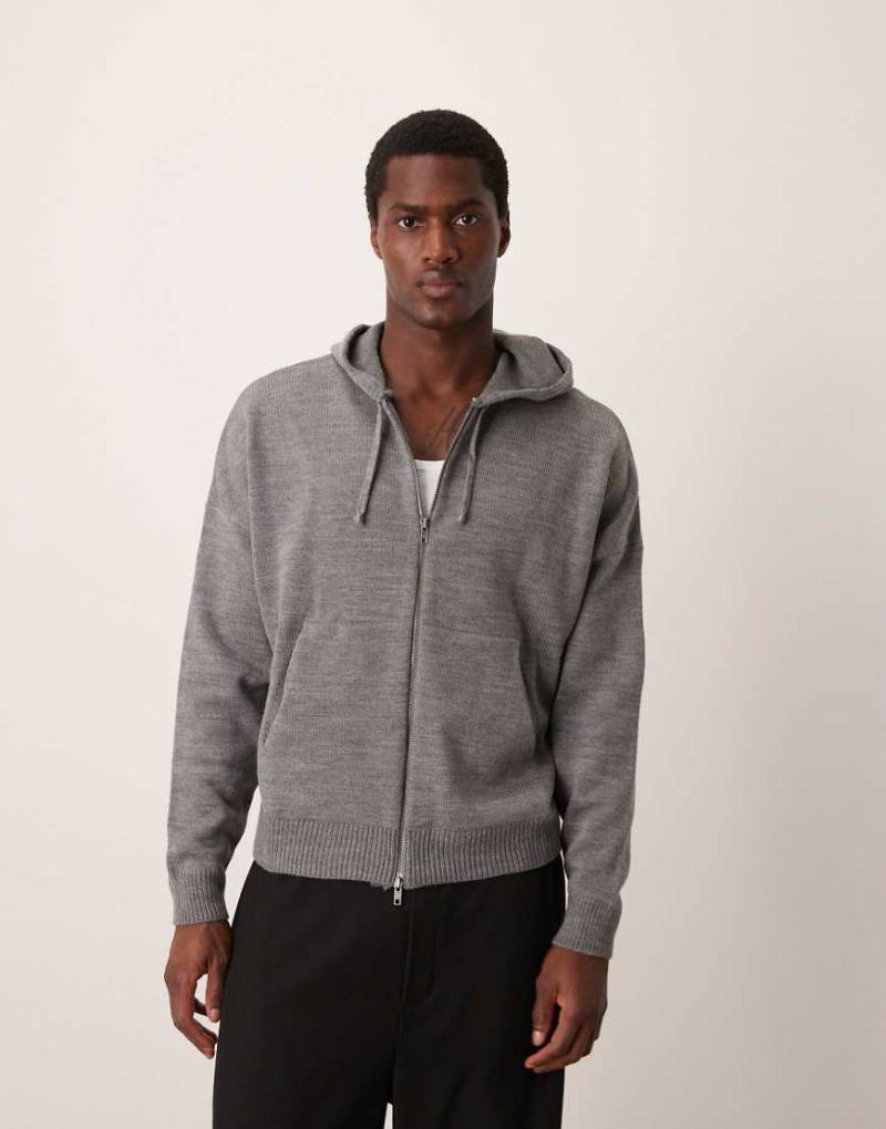 ASOS DESIGN - Kastiger Kapuzenpullover aus Strick in grau meliert mit extremer Oversize-Passform von ASOS DESIGN