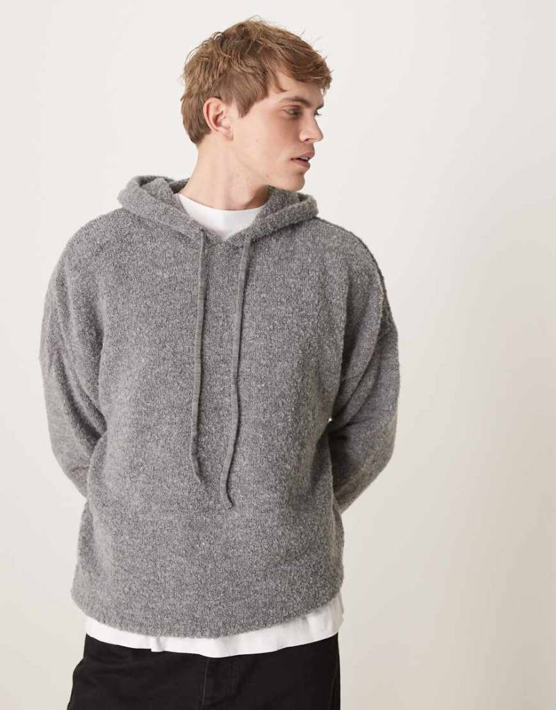 ASOS DESIGN - Kastiger, strukturierter Oversize-Kapuzenpullover aus Strick in meliertem Grau-Neutral von ASOS DESIGN