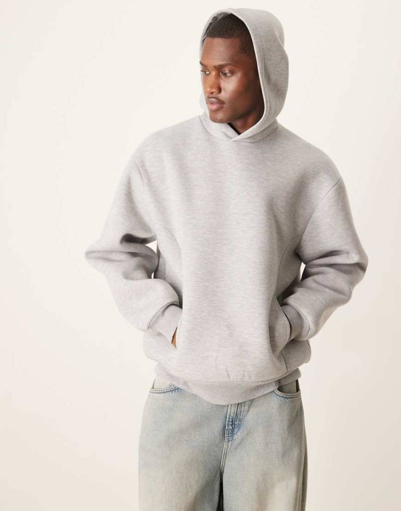 ASOS DESIGN - Kastiger Oversize-Kapuzenpullover in grauer Neopren-Optik von ASOS DESIGN