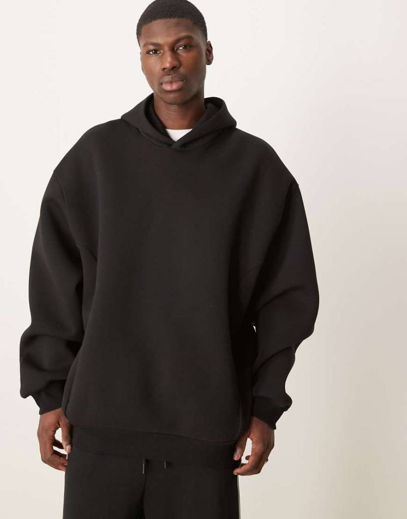 ASOS DESIGN - Kastiger Oversize-Kapuzenpullover aus schwerem Scuba-Stoff in Schwarz von ASOS DESIGN