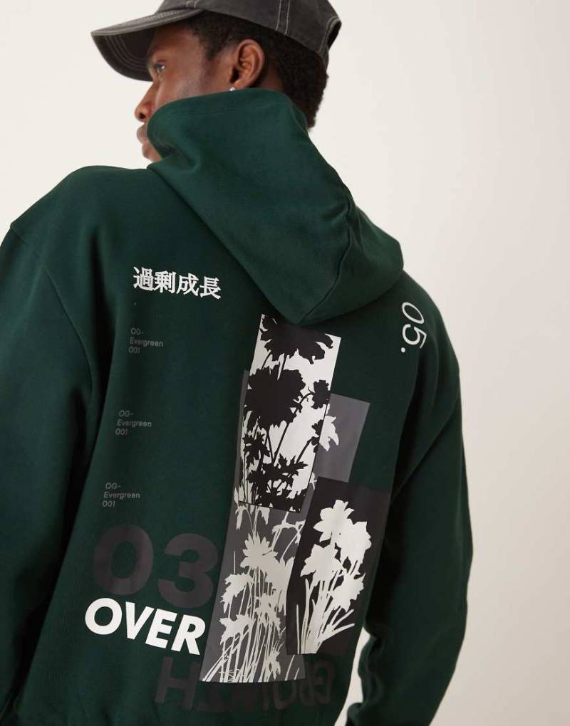 ASOS DESIGN - Kastiger Oversize-Kapuzenpullover in Dunkelgrün mit floralem Rückenprint von ASOS DESIGN
